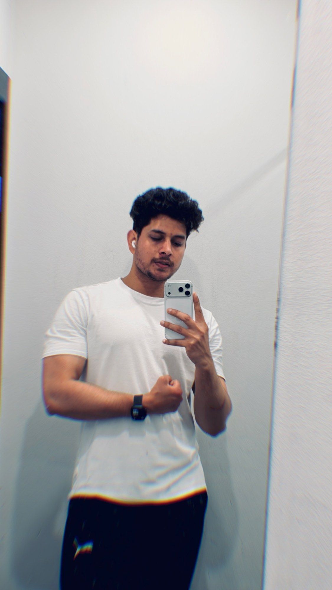 Mirror selfie after training.