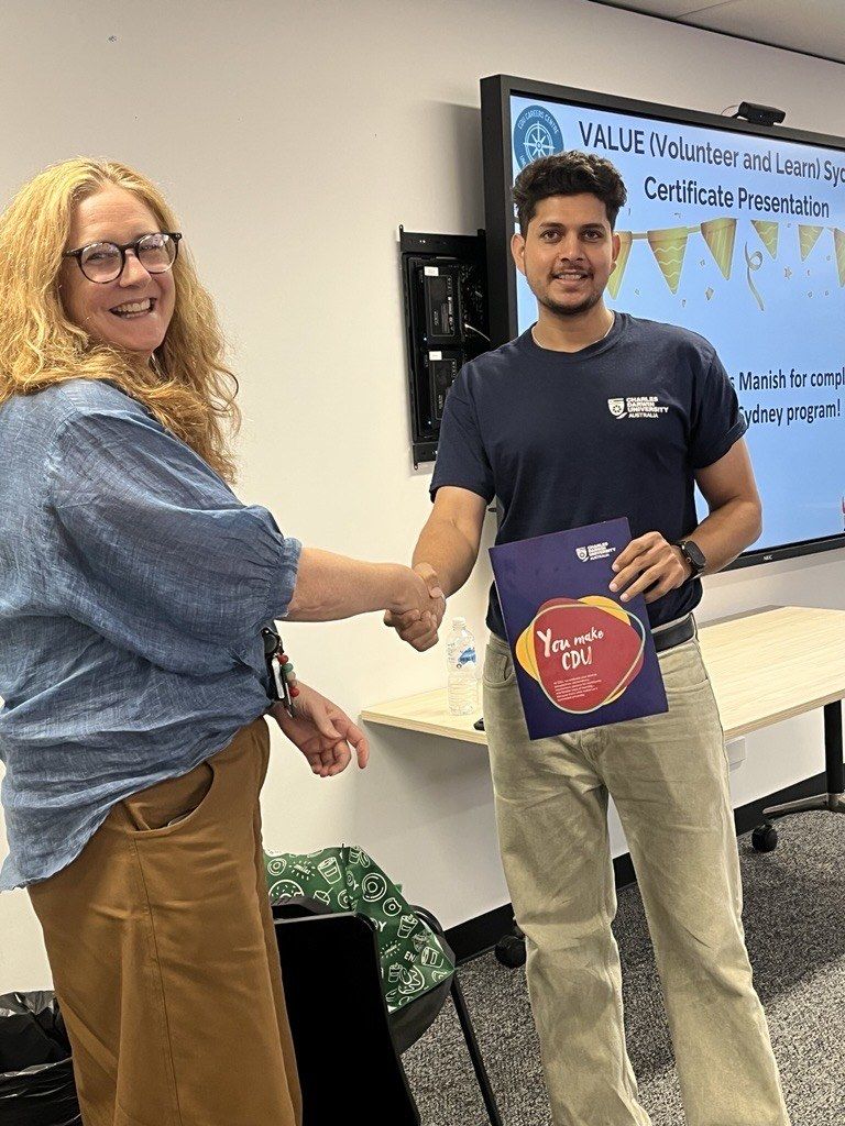 Manish receiving his CDU VALue volunteering certificate.